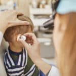 Les bienfaits du remède de grand-mère pour enlever le bouchon de cérumen chez les enfants